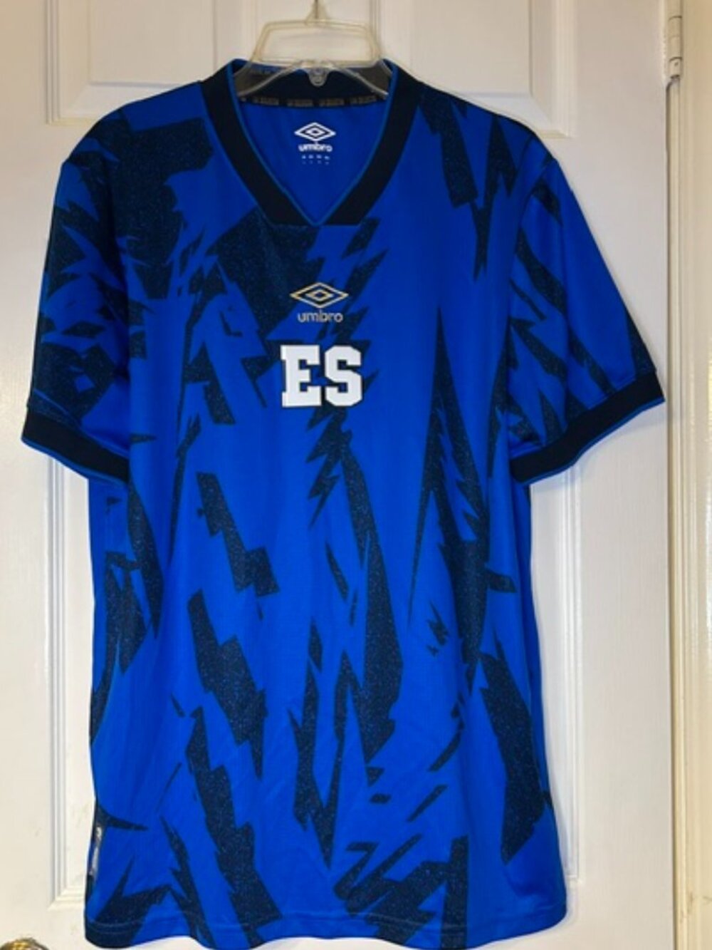 Umbro El Salvador Mens Soccer Jersey - Size Large